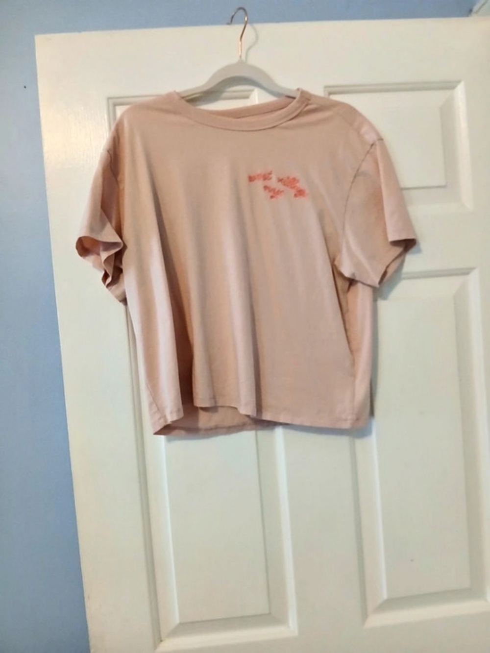 American Eagle West Village NYC Graphic T-Shirt Graphic Short Sleeve Tee in Pink